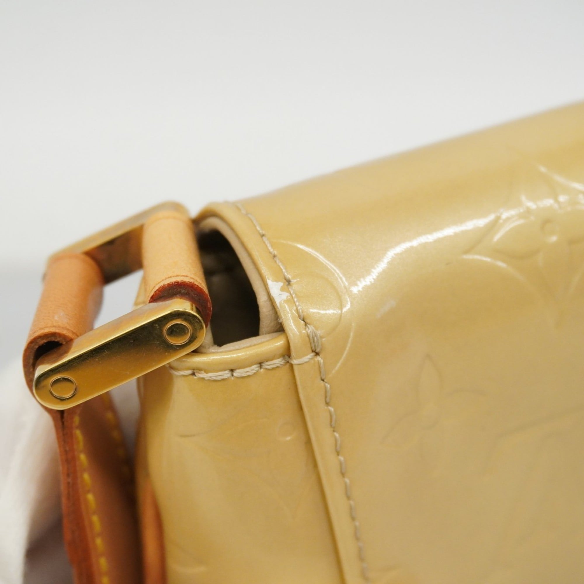 Louis Vuitton Beige Shoulder Bag (Pre-Owned)