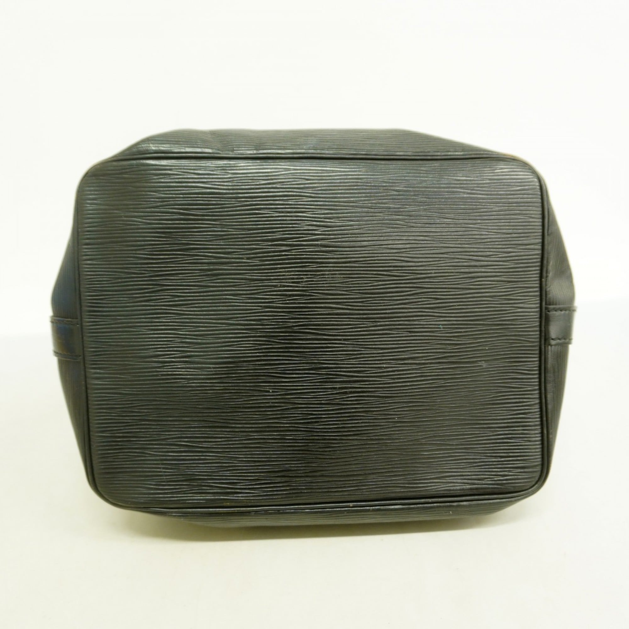 Louis Vuitton Noir Shoulder Bag (Pre-Owned)