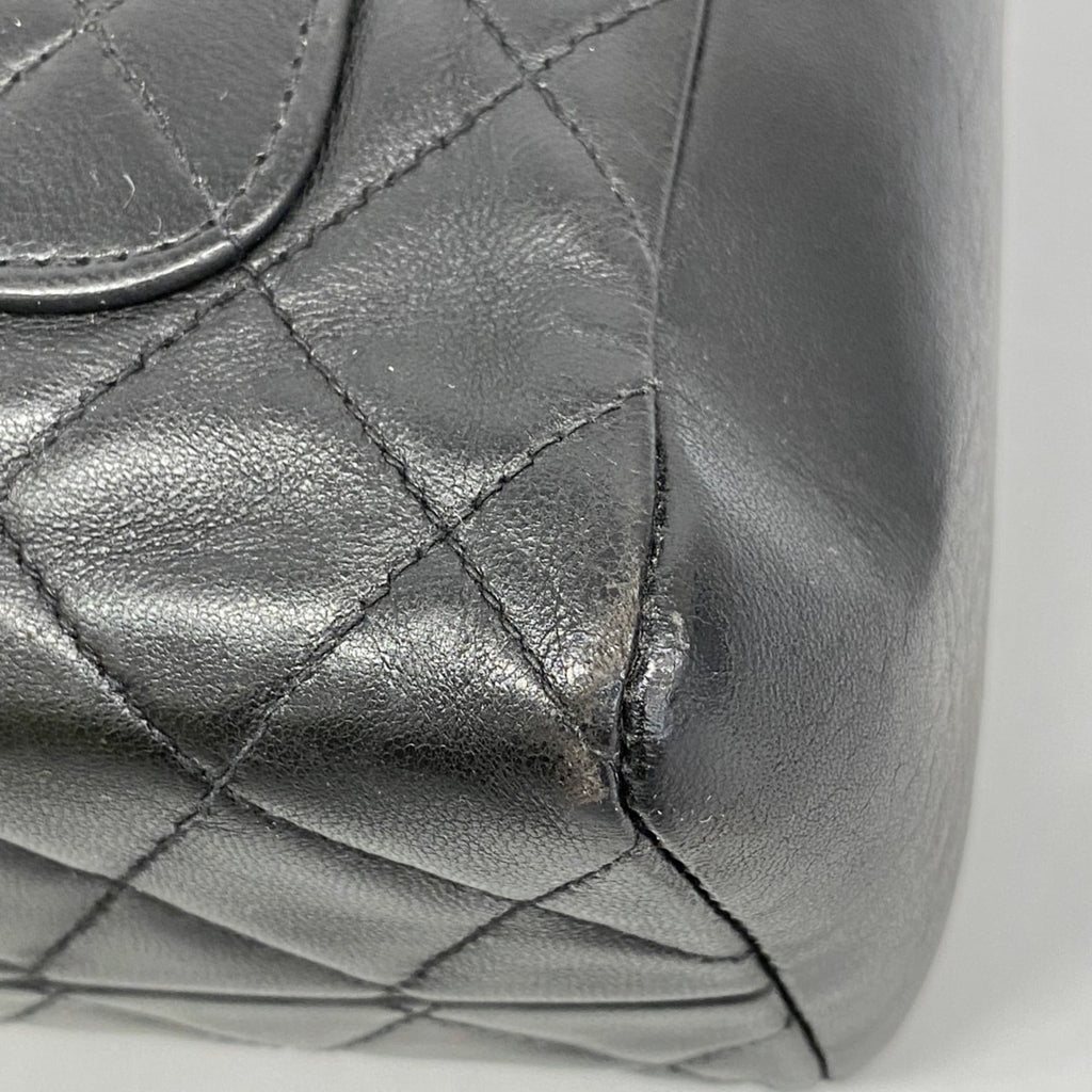 Chanel Black Leather Handbag (Pre-Owned)