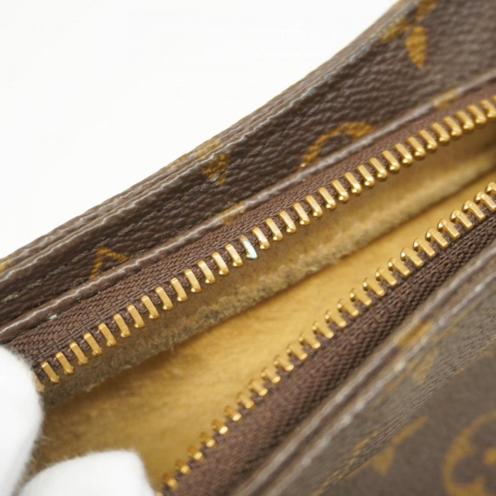 Louis Vuitton Brown Shoulder Bag (Pre-Owned)