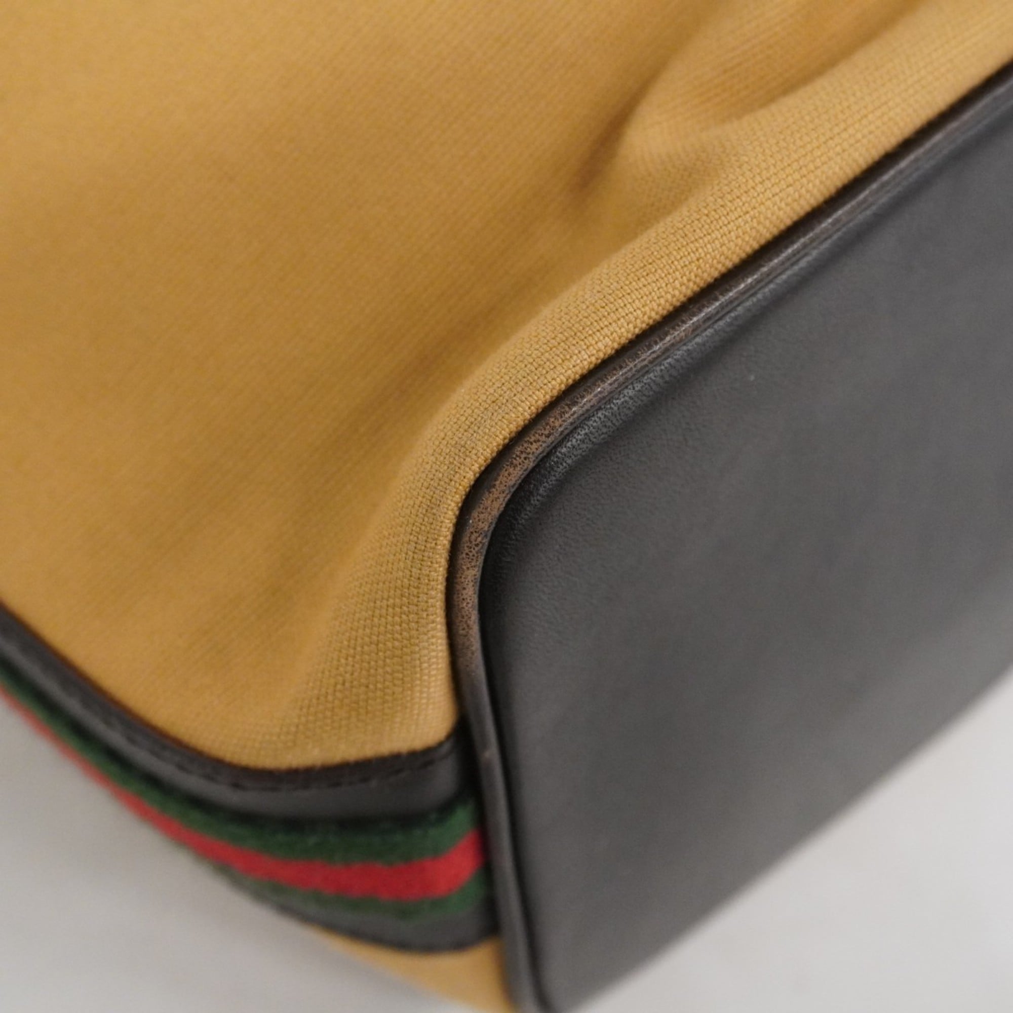 Gucci Beige Canvas Shoulder Bag (Pre-Owned)
