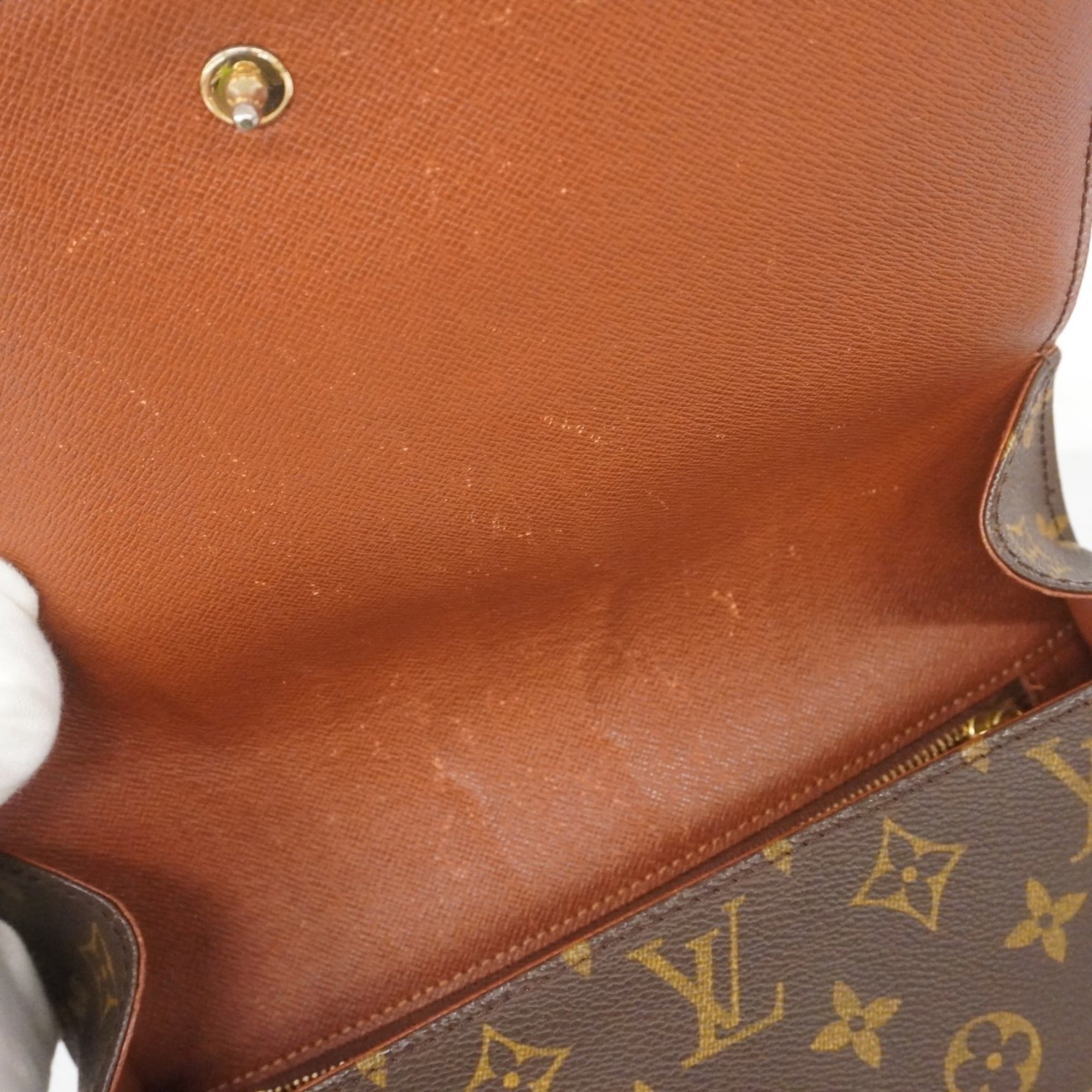 Louis Vuitton Brown Shoulder Bag (Pre-Owned)