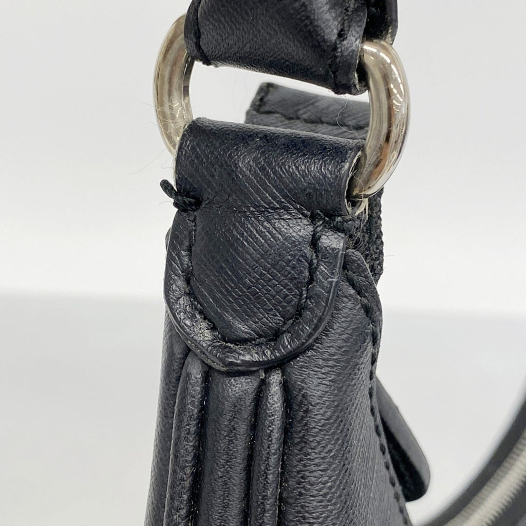 Salvatore Ferragamo Black Leather Handbag (Pre-Owned)