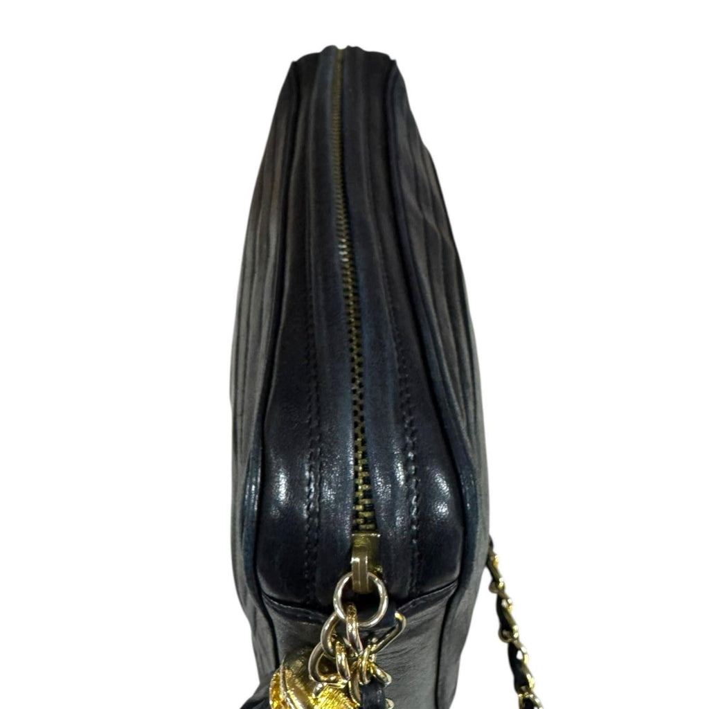 Chanel Black Leather Shoulder Bag (Pre-Owned)