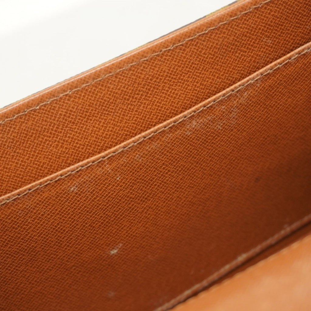 Louis Vuitton Brown Clutch Bag (Pre-Owned)