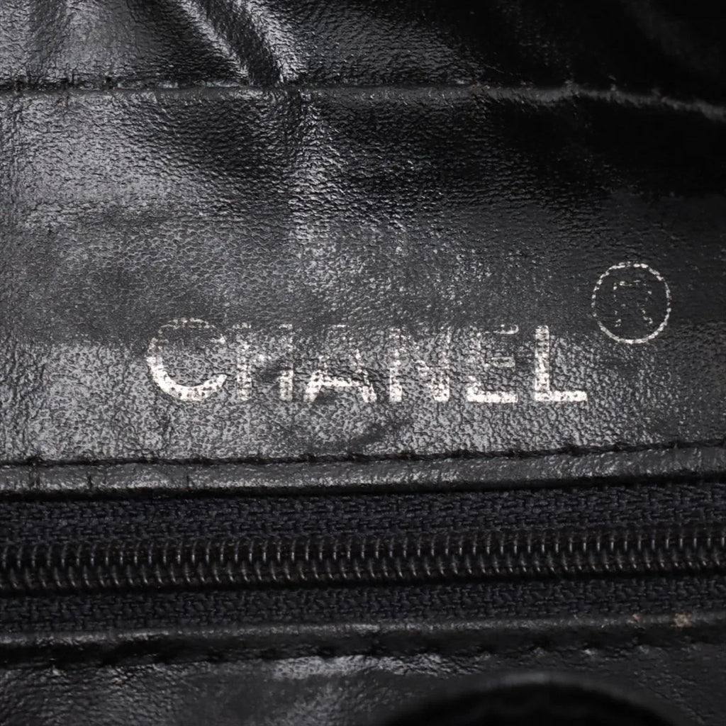 Chanel Black Leather Shoulder Bag (Pre-Owned)