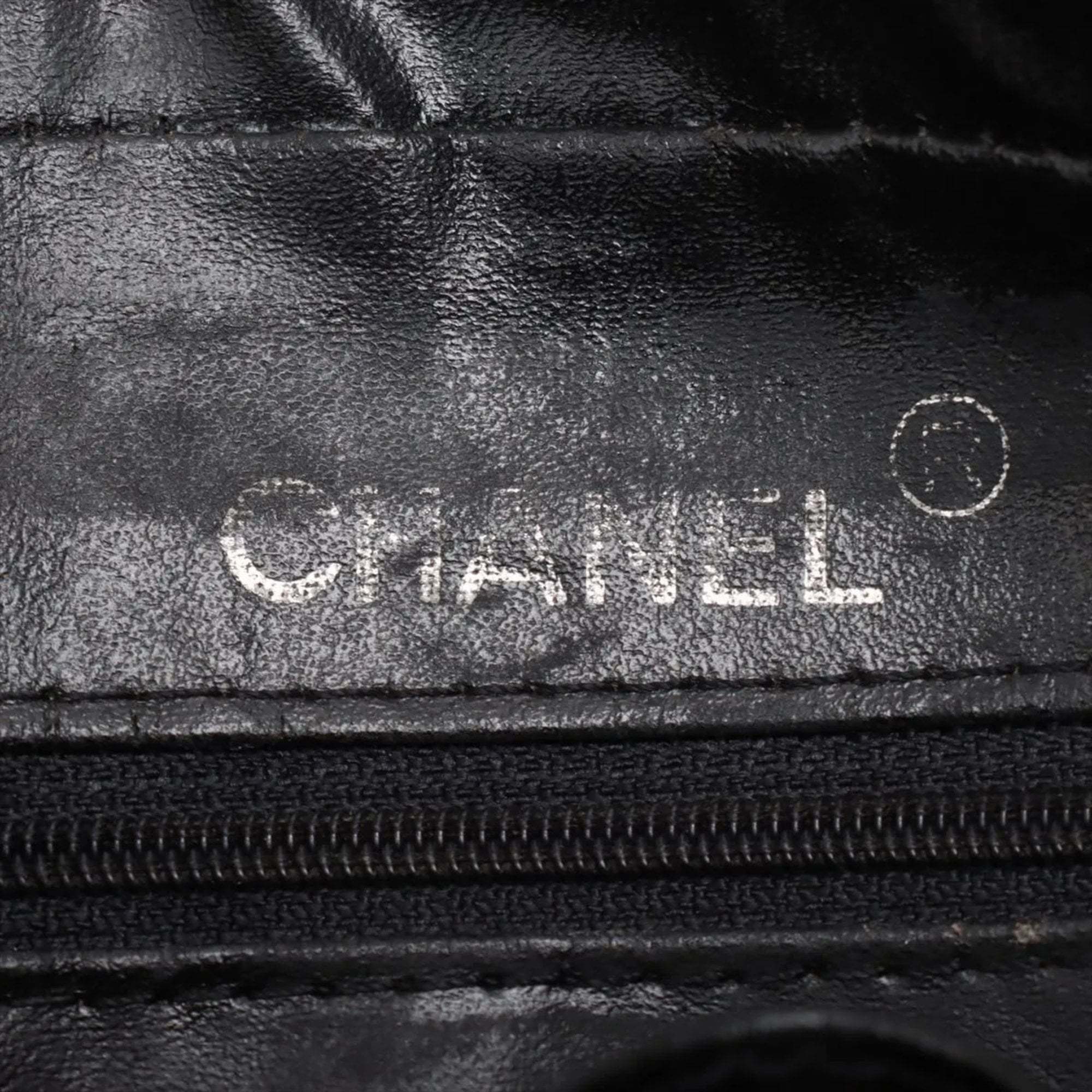 Chanel Black Leather Shoulder Bag (Pre-Owned)