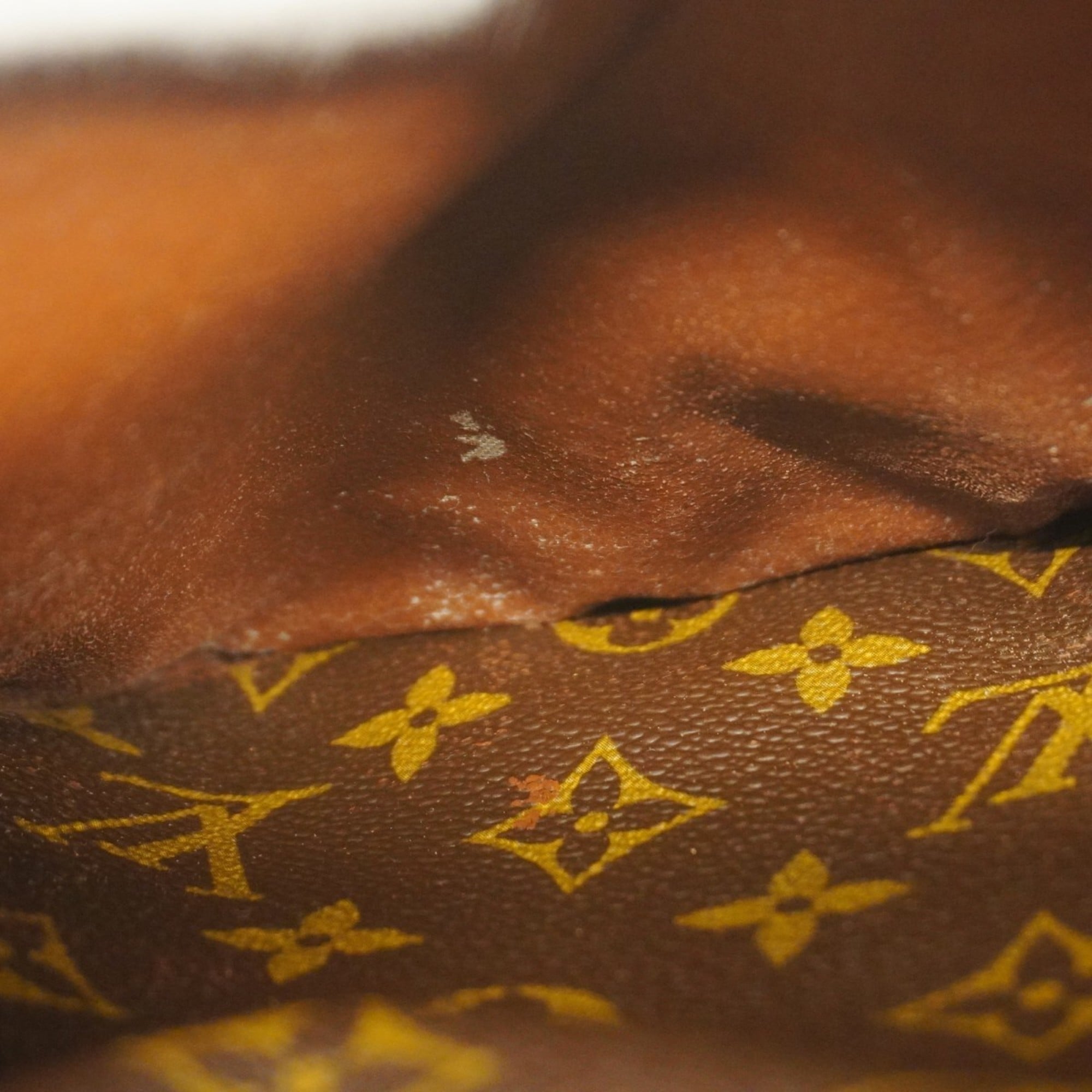 Louis Vuitton Brown Shoulder Bag (Pre-Owned)