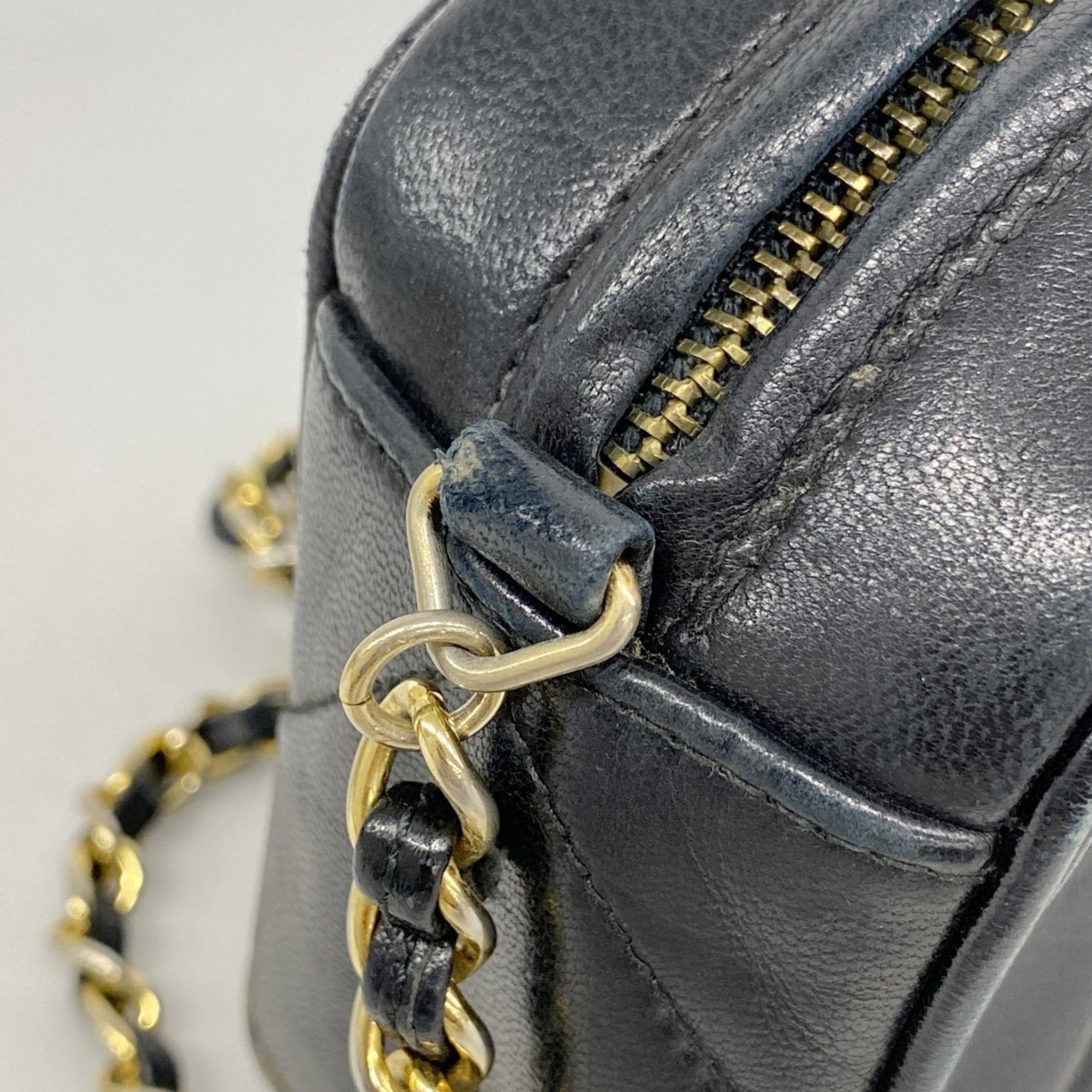Chanel Black Leather Shoulder Bag (Pre-Owned)