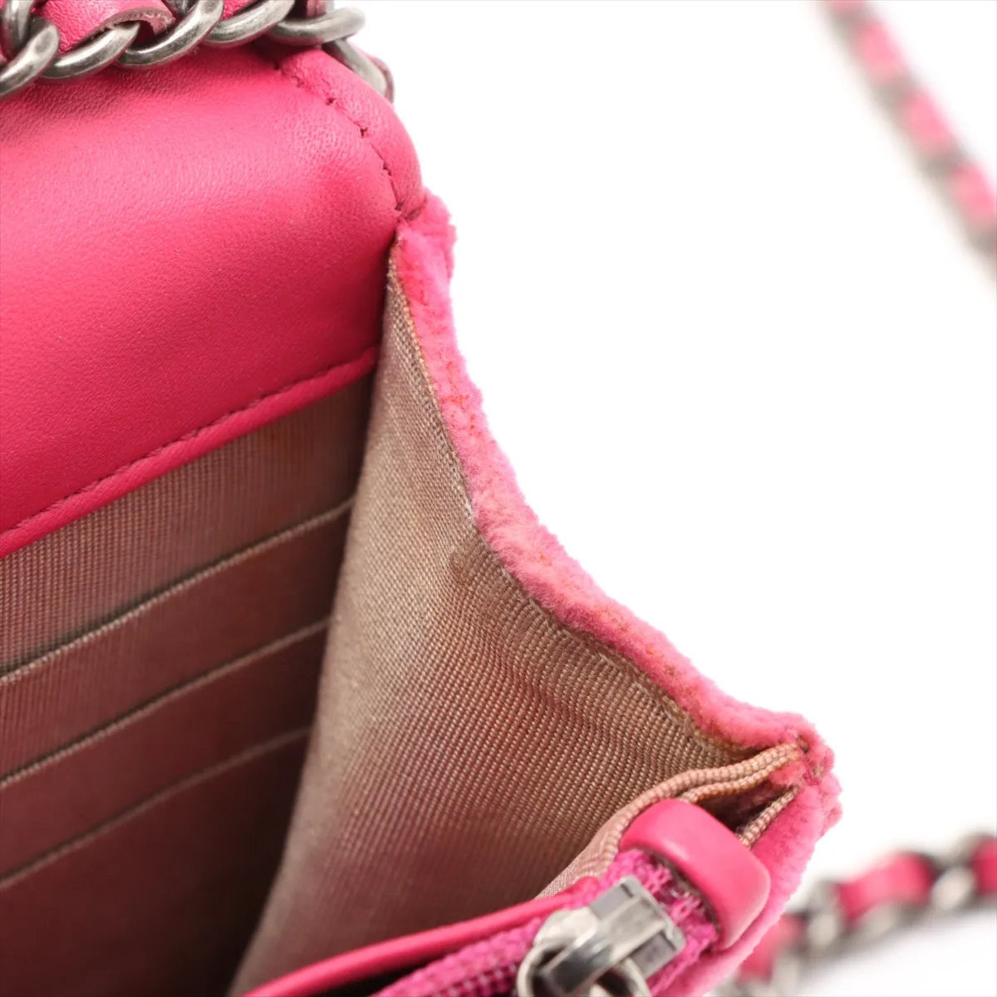 Chanel Pink Shoulder Bag (Pre-Owned)