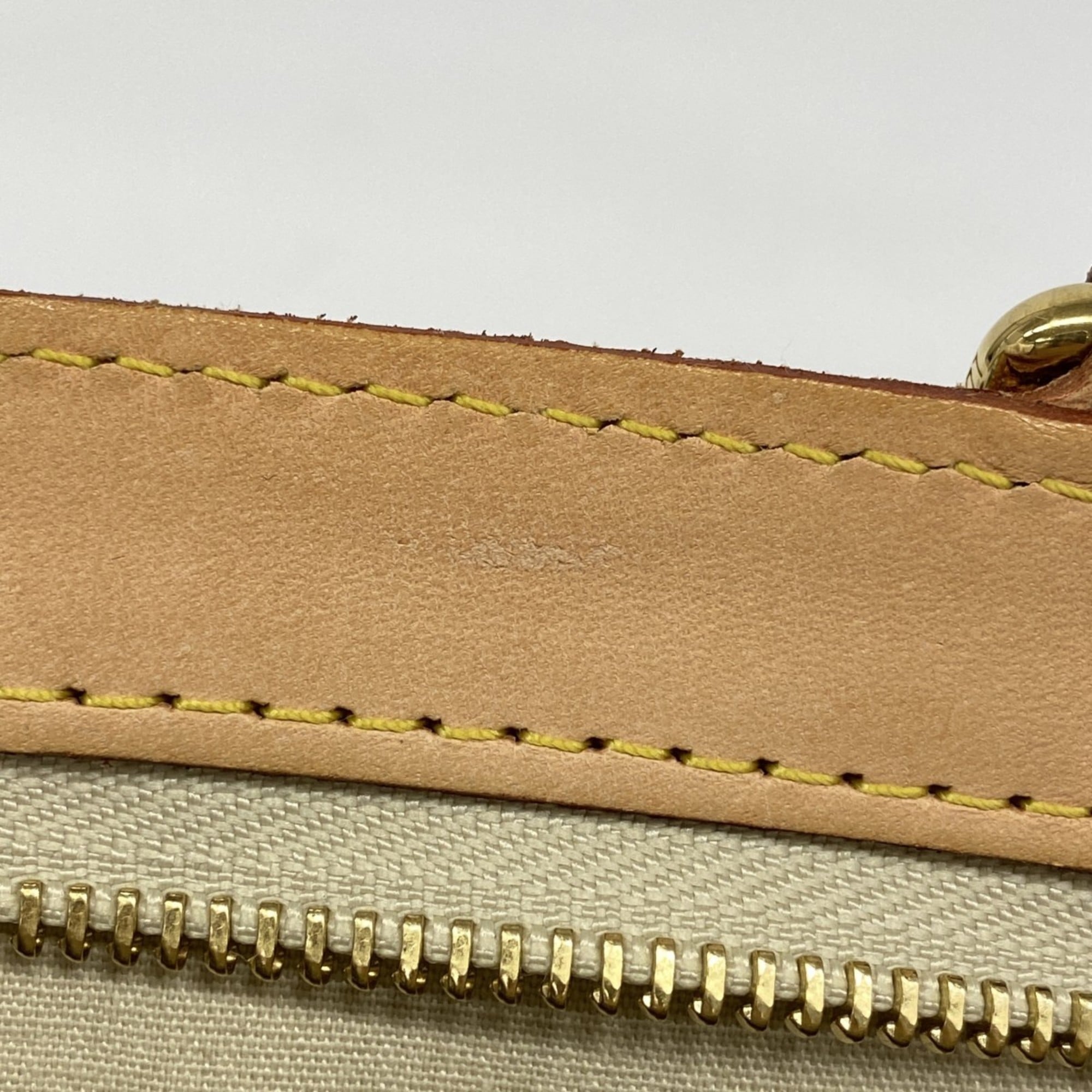 Louis Vuitton Blanc Corail Handbag (Pre-Owned)