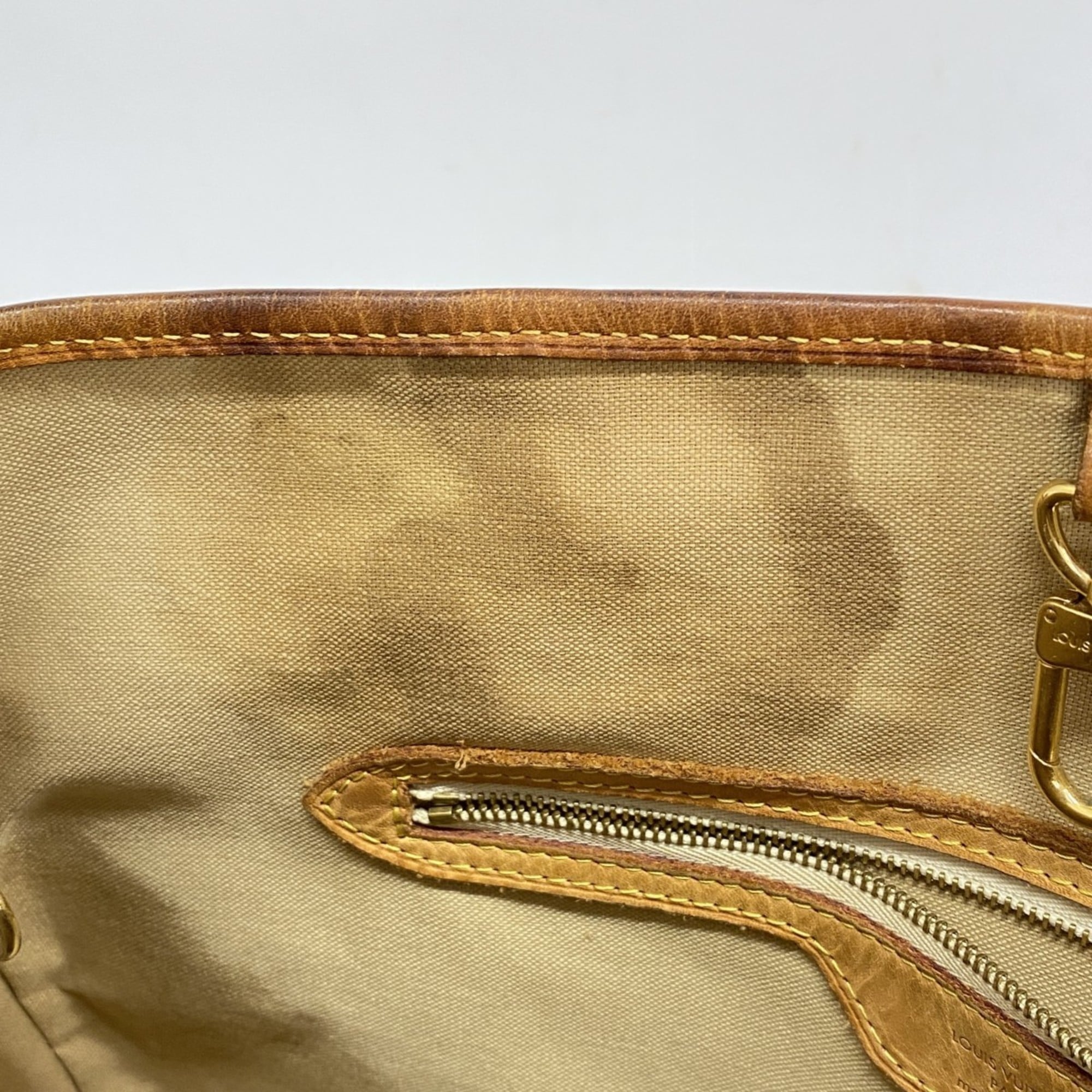 Louis Vuitton White Tote Bag (Pre-Owned)