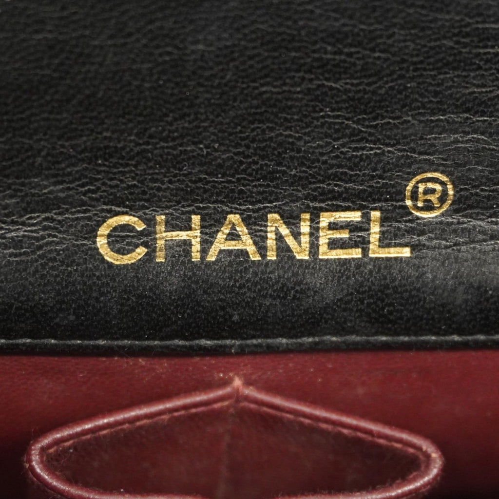Chanel Black Leather Shoulder Bag (Pre-Owned)