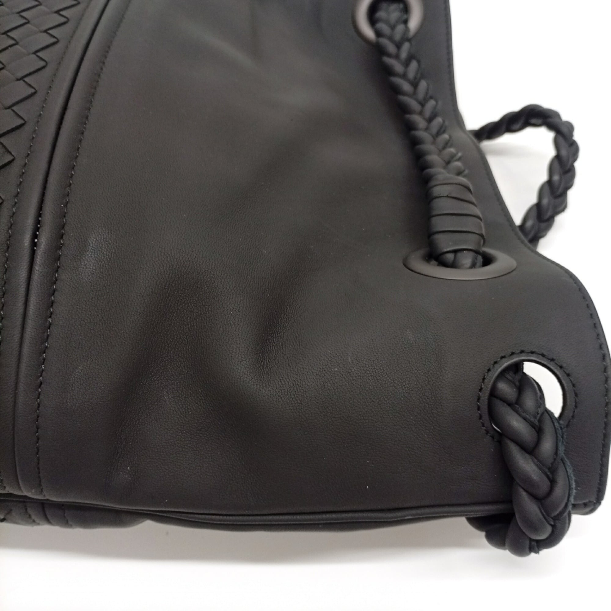 Bottega Veneta Black Leather Handbag (Pre-Owned)