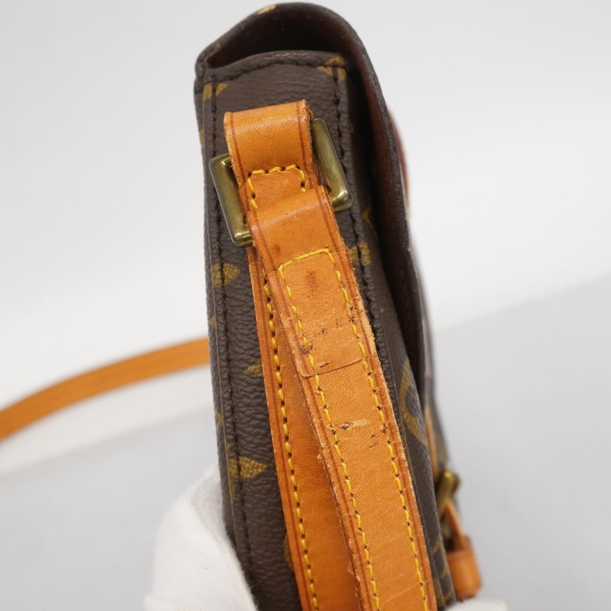Louis Vuitton Brown Shoulder Bag (Pre-Owned)
