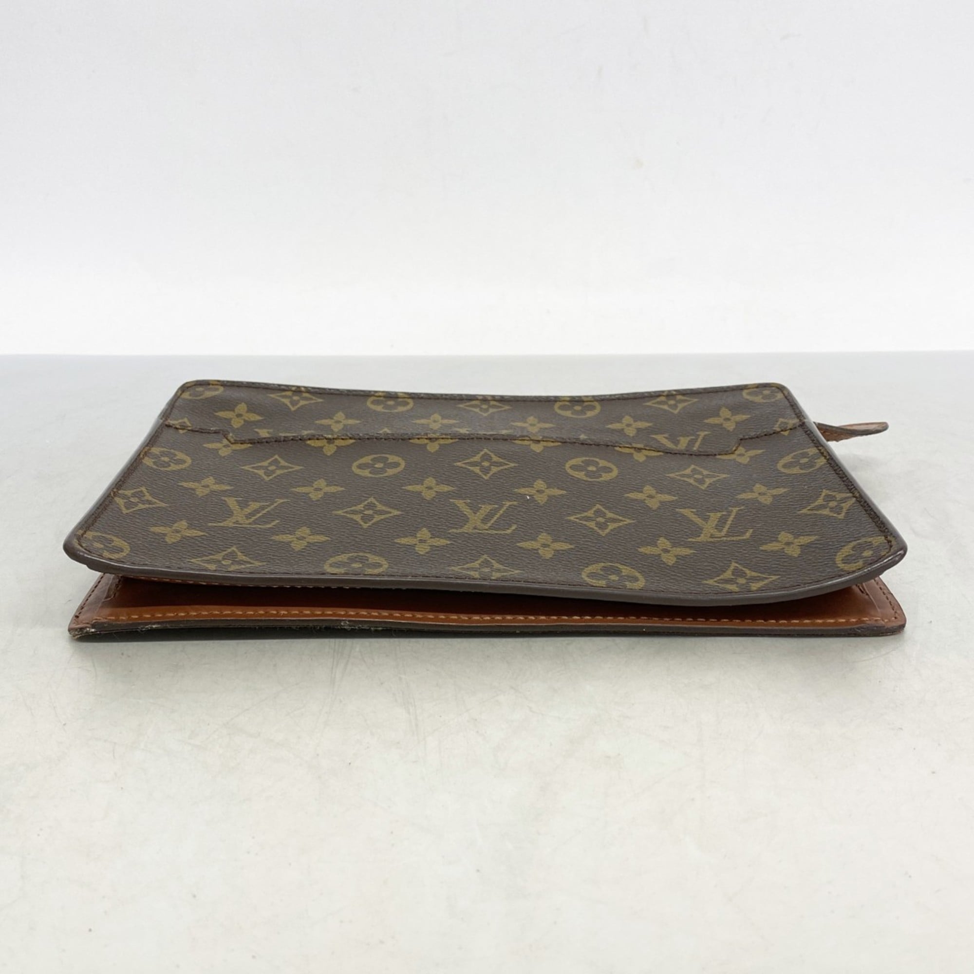 Louis Vuitton Brown Clutch Bag (Pre-Owned)