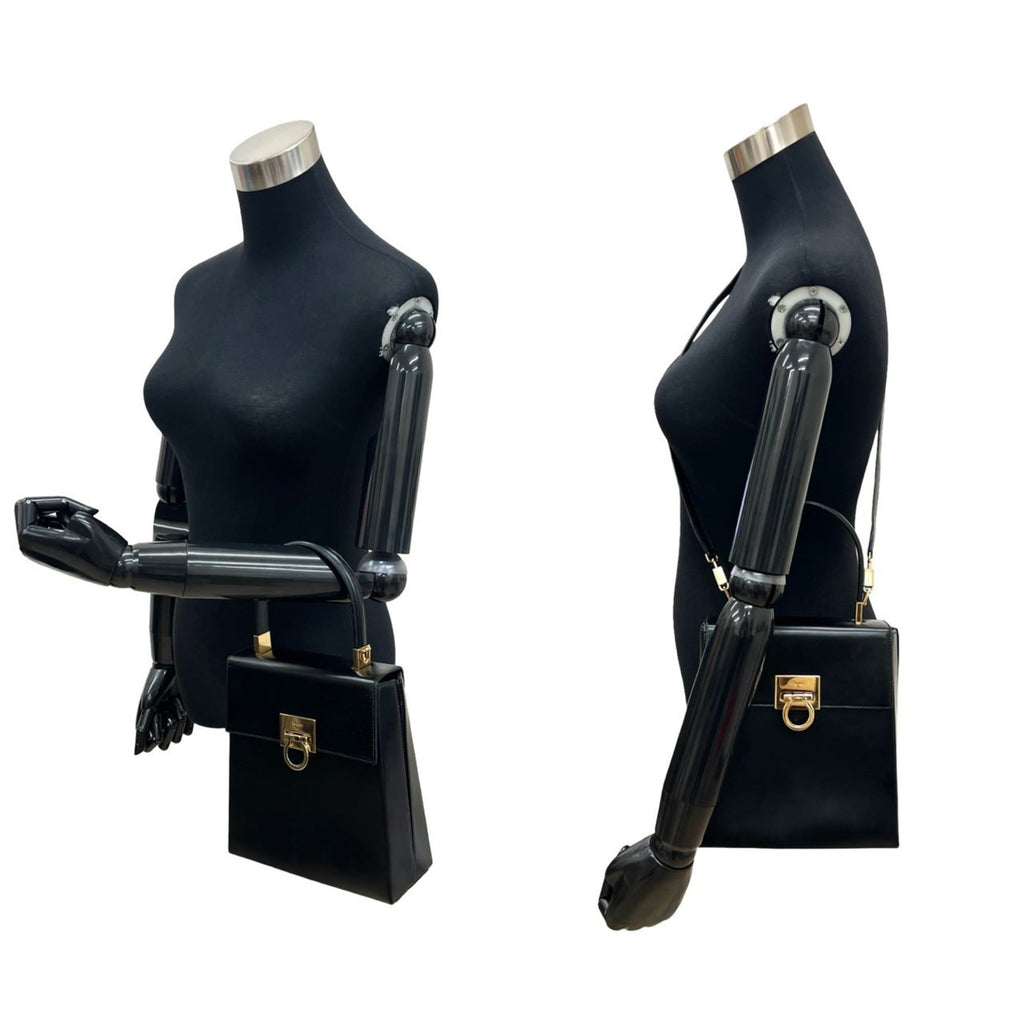 Salvatore Ferragamo Black Leather Handbag Shoulder Bag (Pre-Owned)