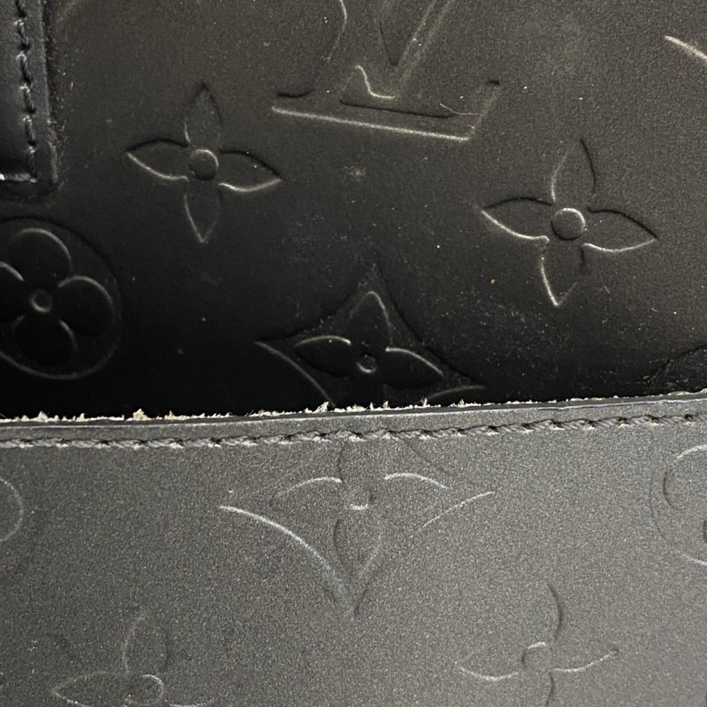 Louis Vuitton Noir Handbag (Pre-Owned)