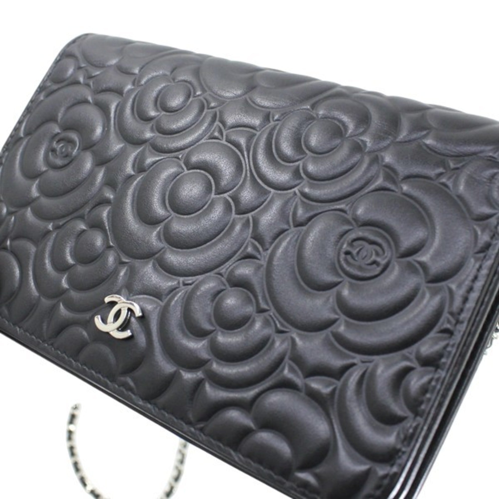 Chanel Black Leather Shoulder Bag (Pre-Owned)