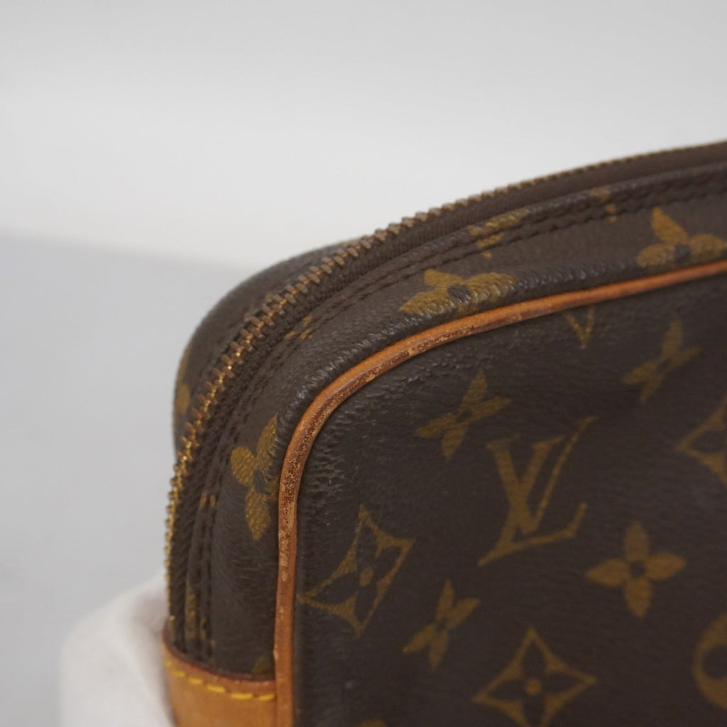 Louis Vuitton Brown Clutch Bag (Pre-Owned)
