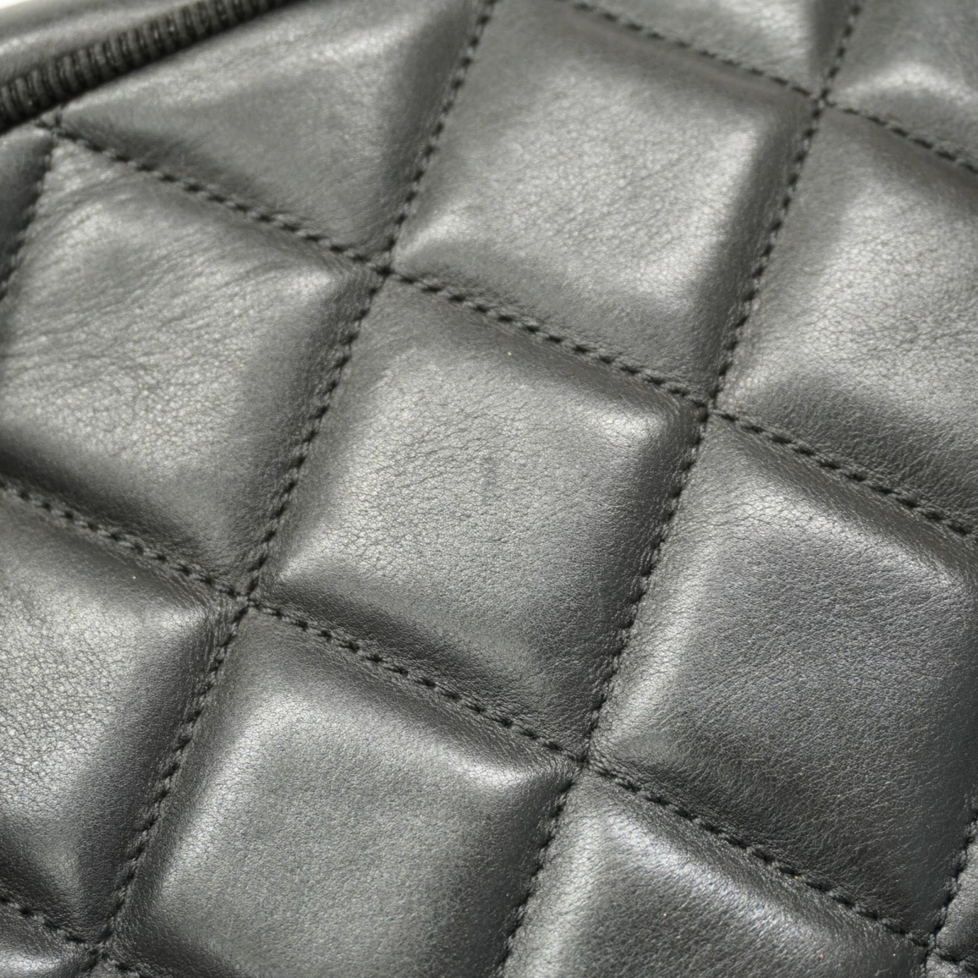 Chanel Black Leather Shoulder Bag (Pre-Owned)