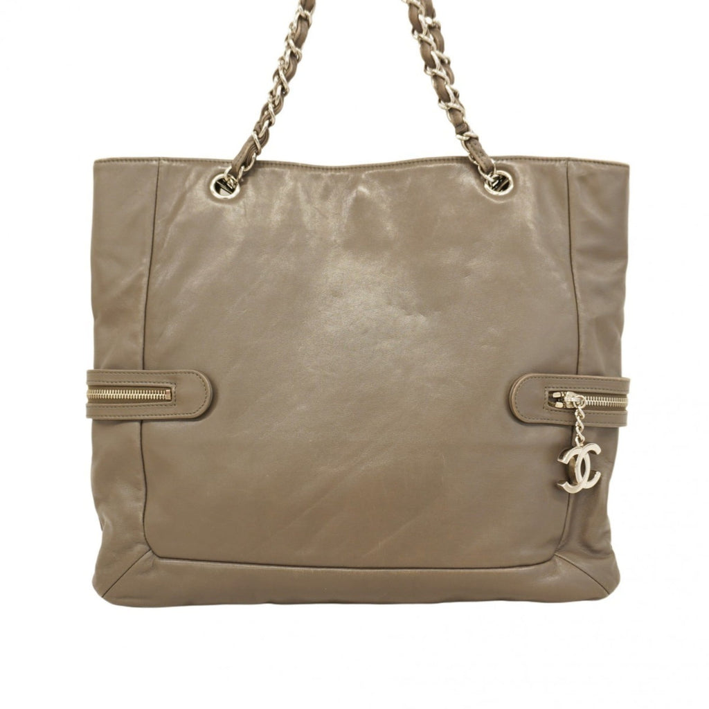 Chanel Gray Leather Shoulder Bag (Pre-Owned)