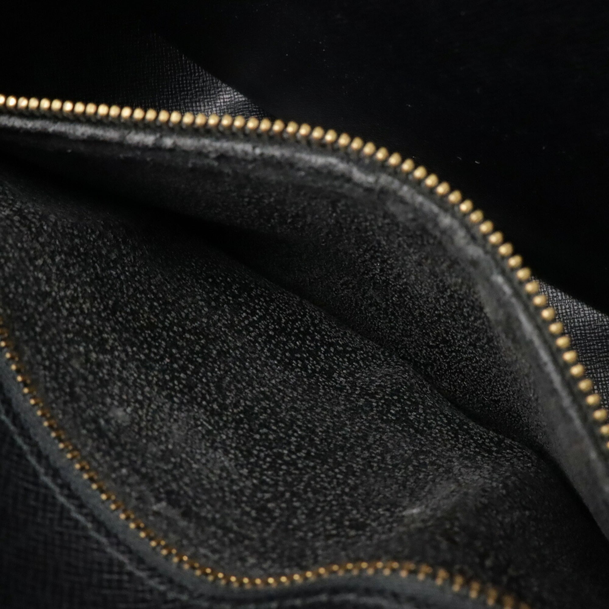 Louis Vuitton Black Noir Epi Leather Pochette Shoulder Bag (Pre-Owned)