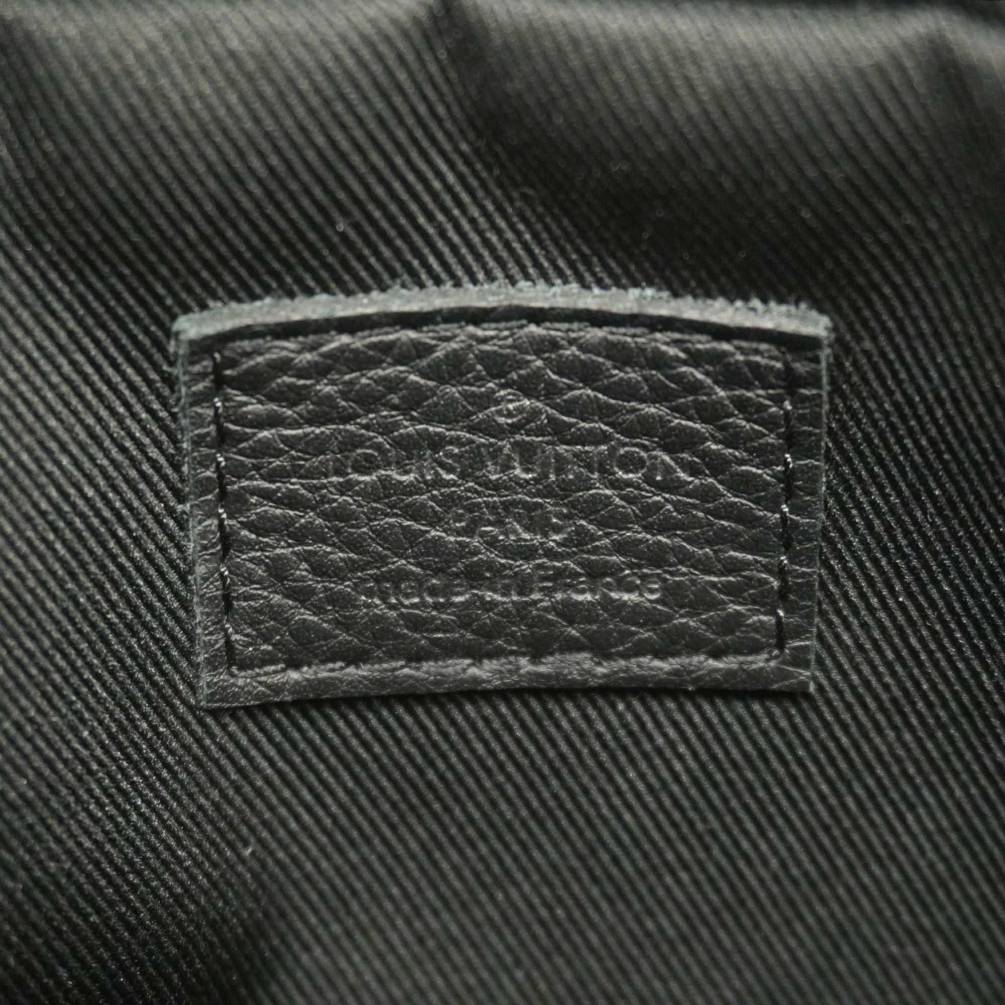 Louis Vuitton Black Shoulder Bag (Pre-Owned)