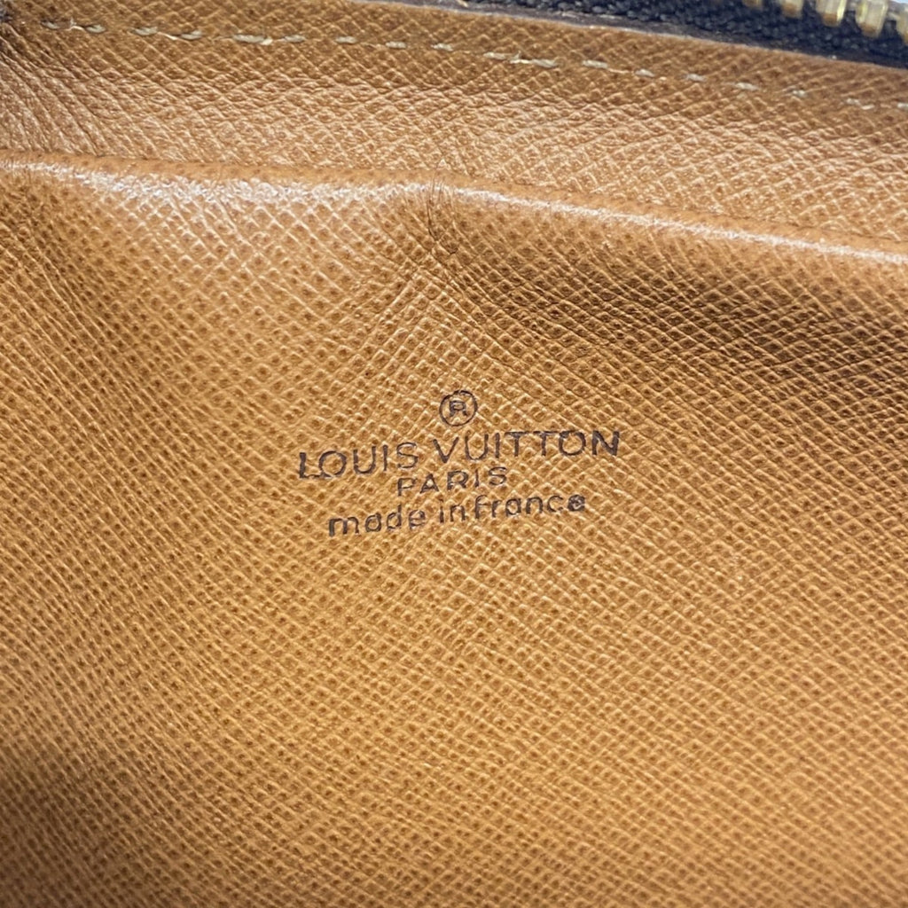 Louis Vuitton Brown Clutch Bag (Pre-Owned)