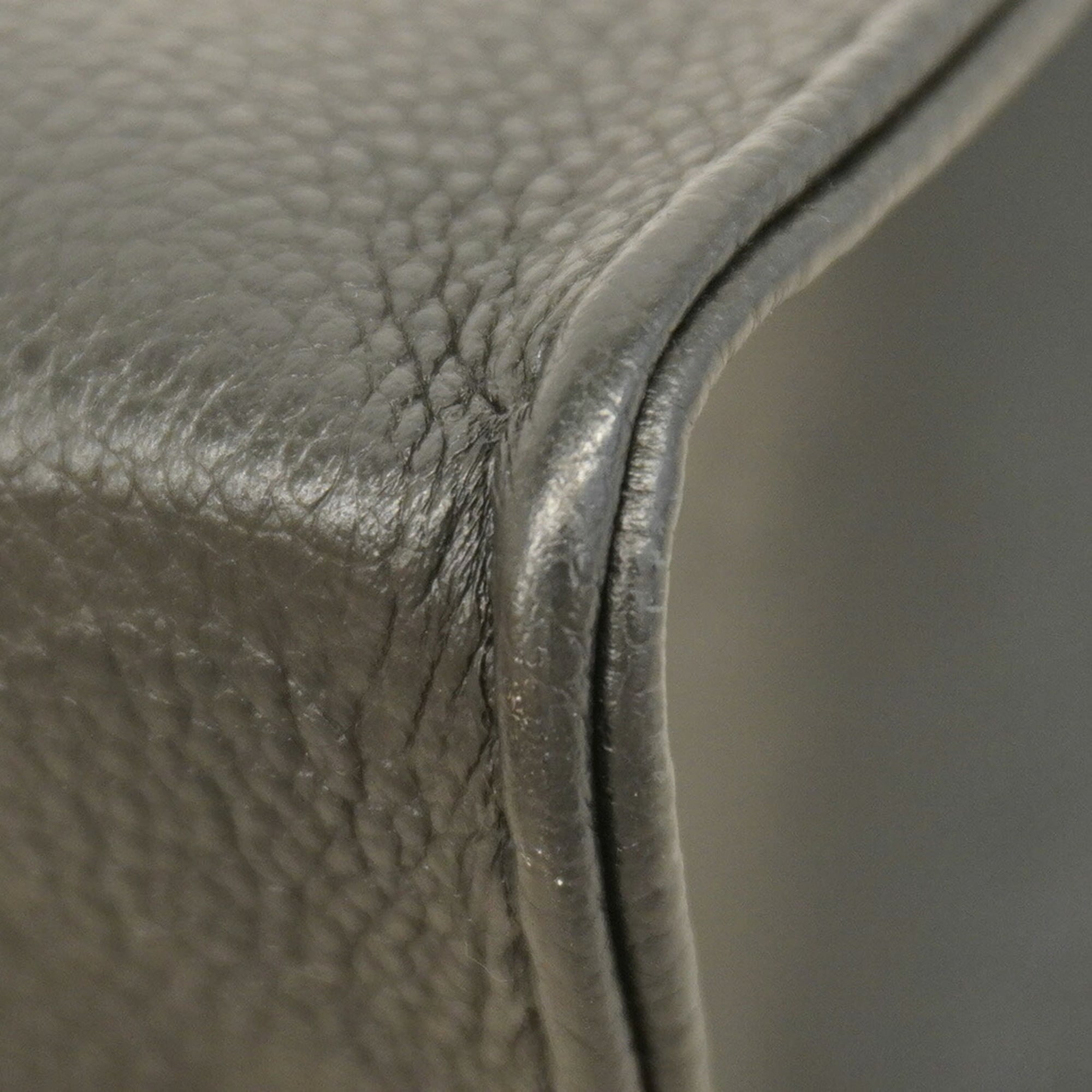 Louis Vuitton Noir Handbag (Pre-Owned)