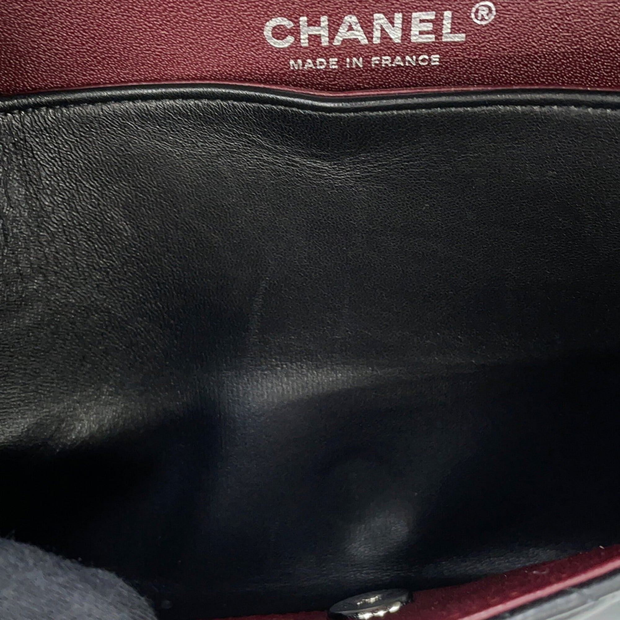 Chanel Matelasse Black Leather Shoulder Bag (Pre-Owned)
