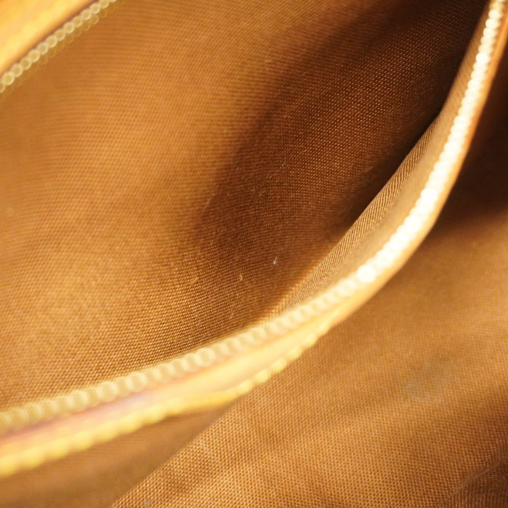Louis Vuitton Brown Shoulder Bag (Pre-Owned)