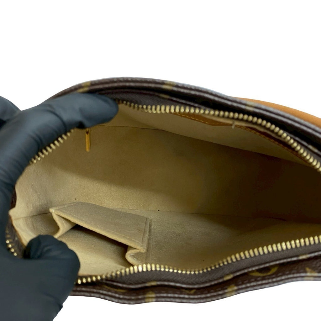 Louis Vuitton Brown Leather Shoulder Bag (Pre-Owned)