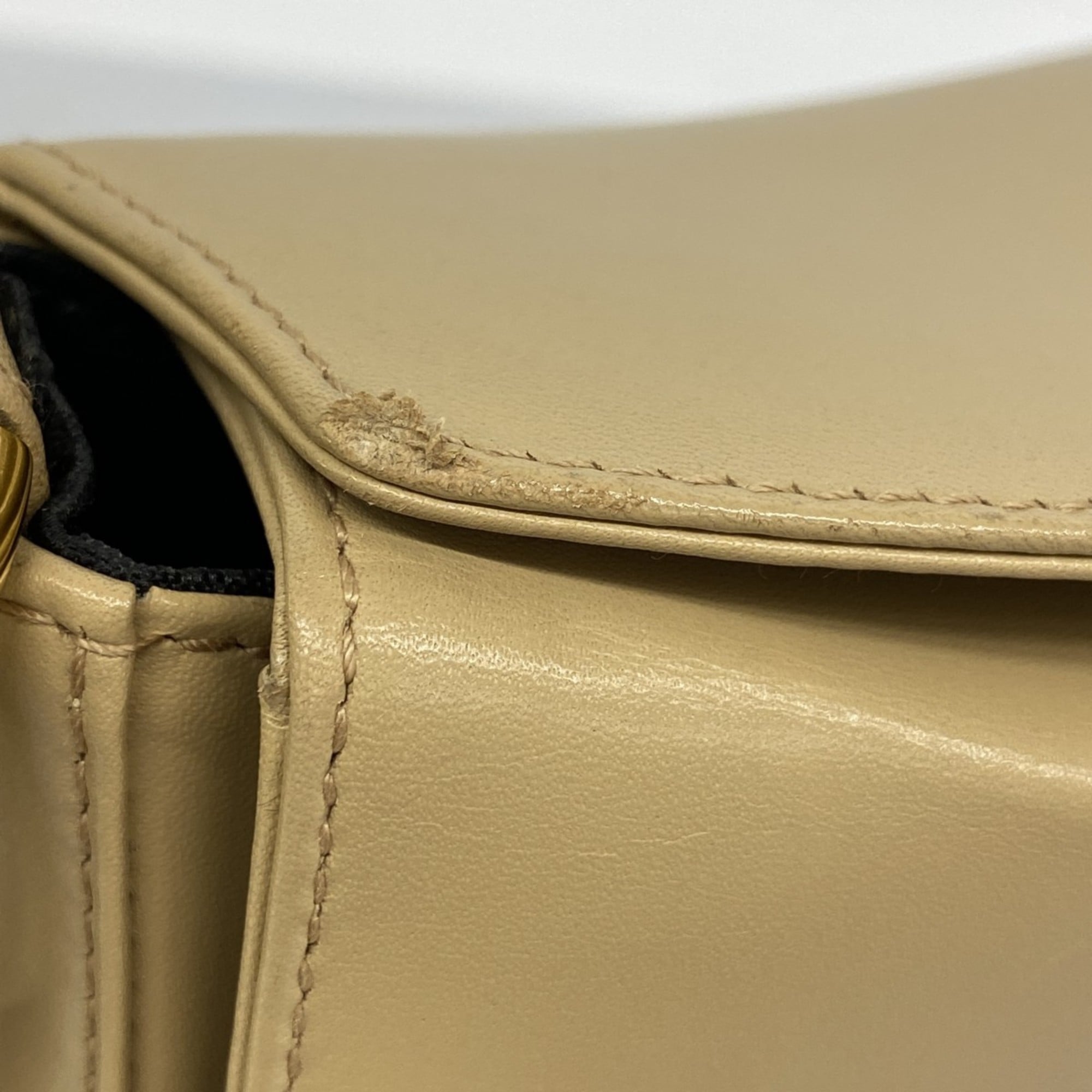 Salvatore Ferragamo Beige Leather Shoulder Bag (Pre-Owned)