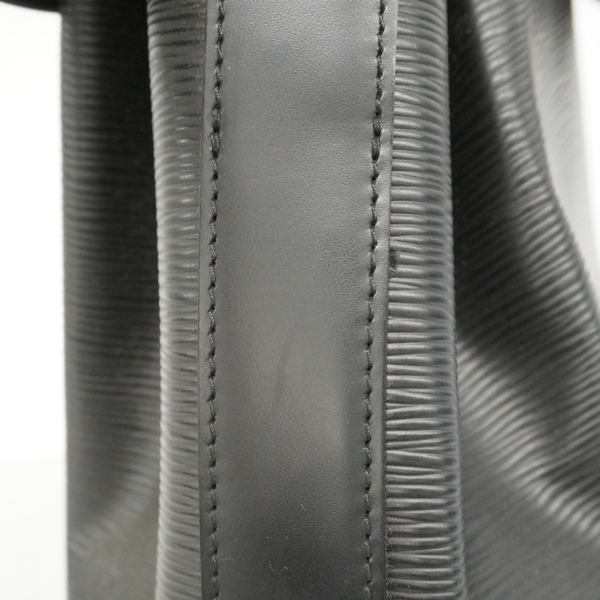 Louis Vuitton Noir Shoulder Bag (Pre-Owned)
