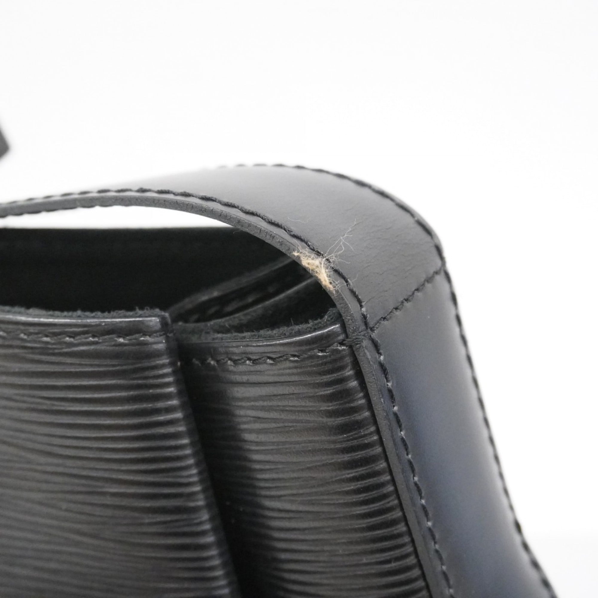 Louis Vuitton Noir Shoulder Bag (Pre-Owned)