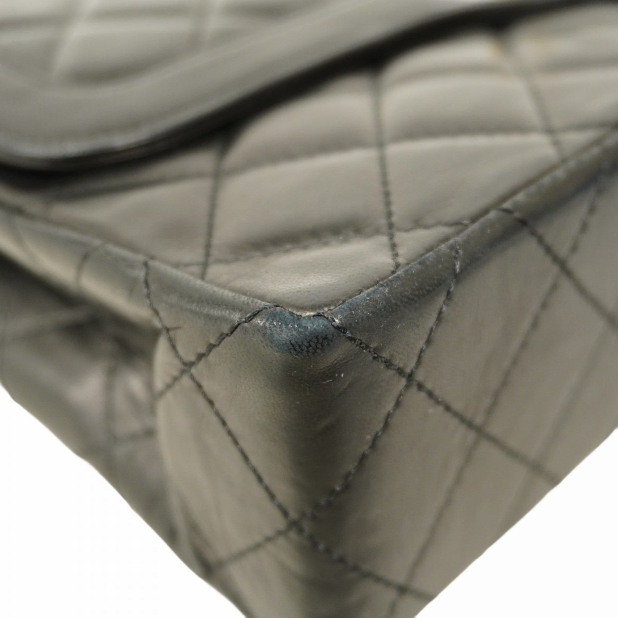Chanel Black Leather Shoulder Bag (Pre-Owned)