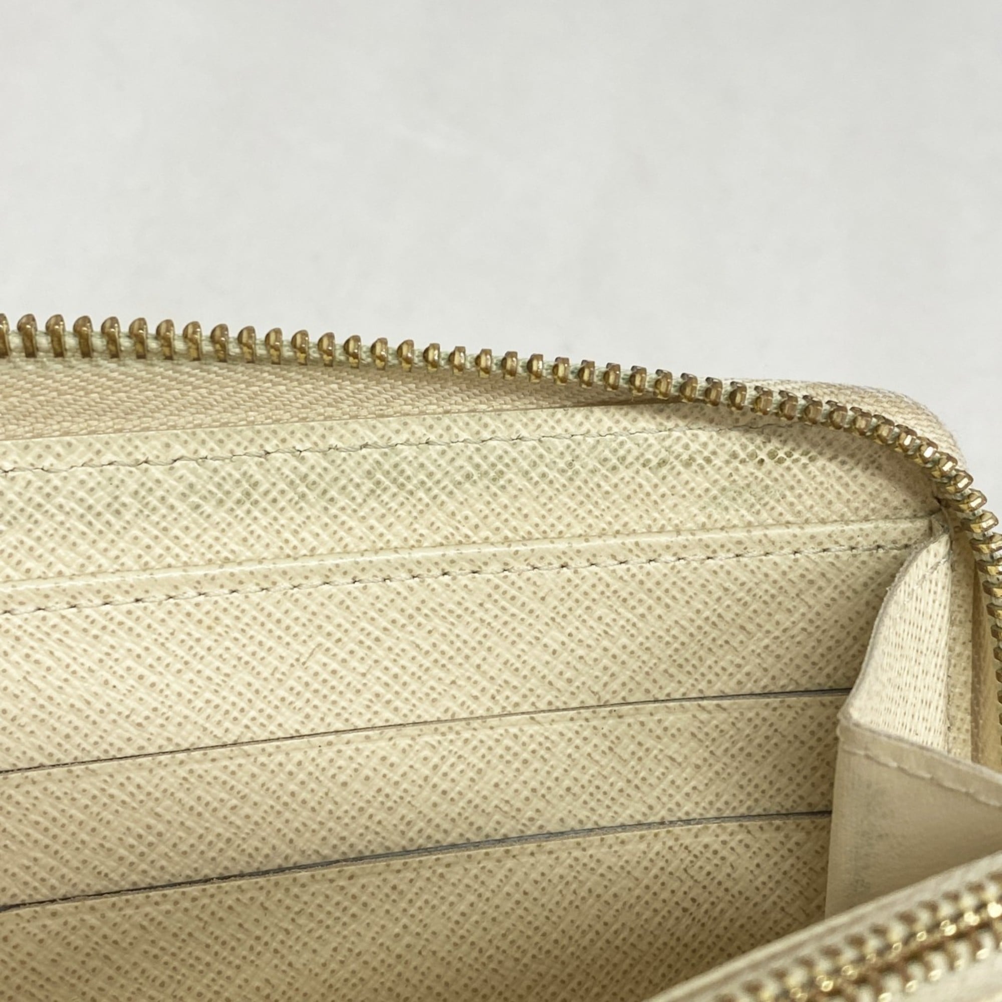 Louis Vuitton White Long Wallet (Bi-Fold) (Pre-Owned)