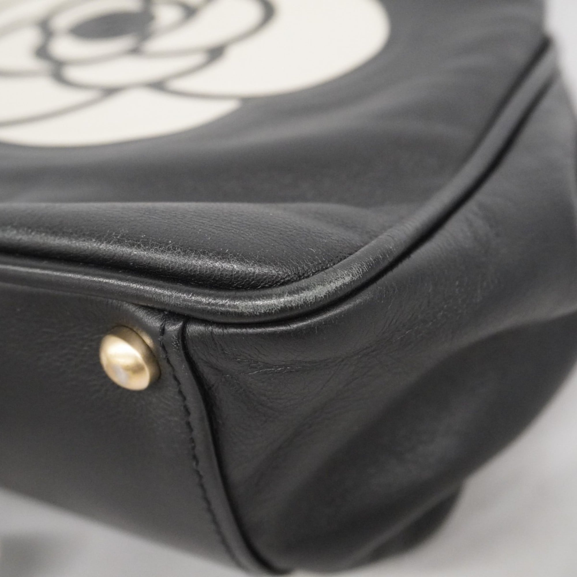 Chanel Black Leather Tote Bag (Pre-Owned)