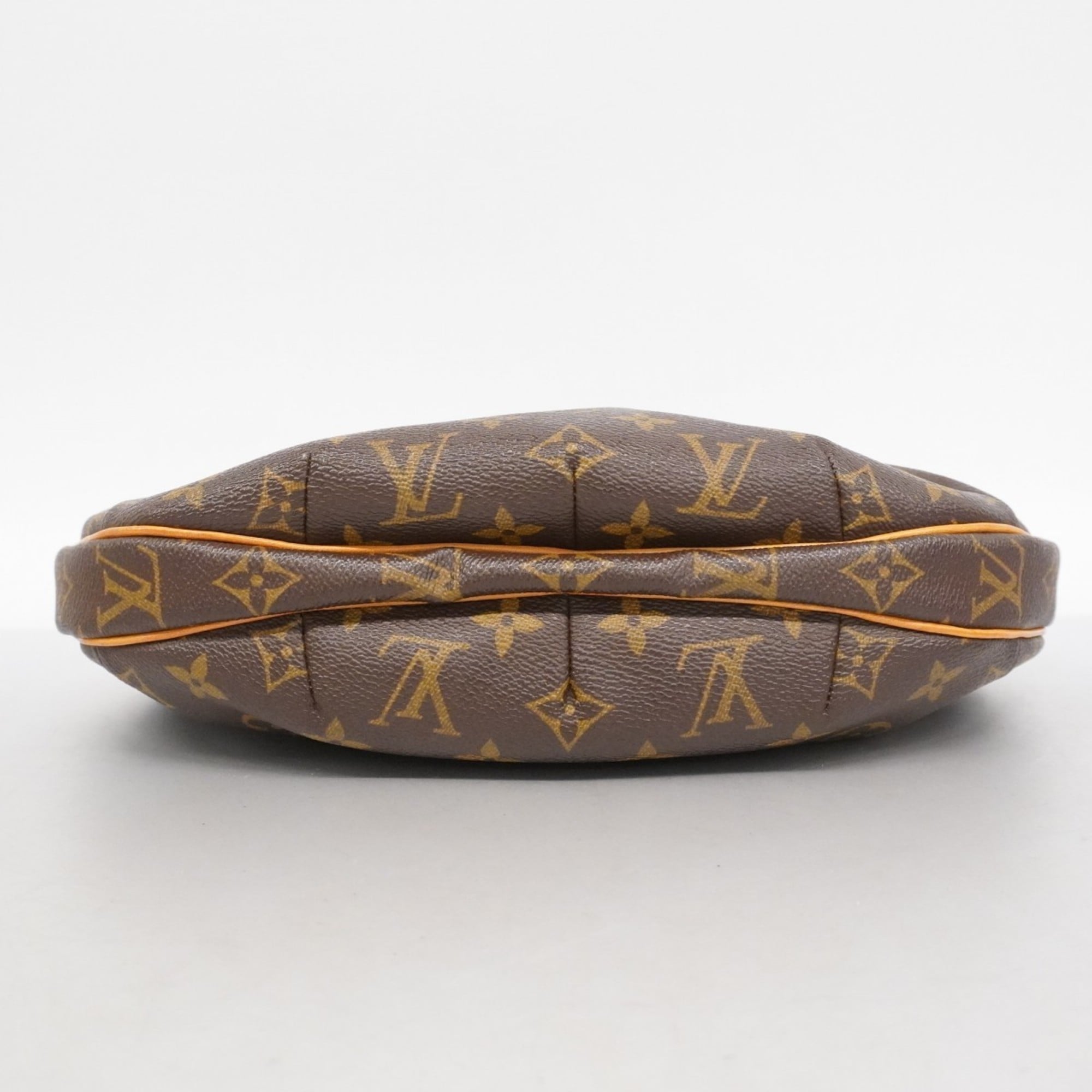 Louis Vuitton Brown Shoulder Bag (Pre-Owned)