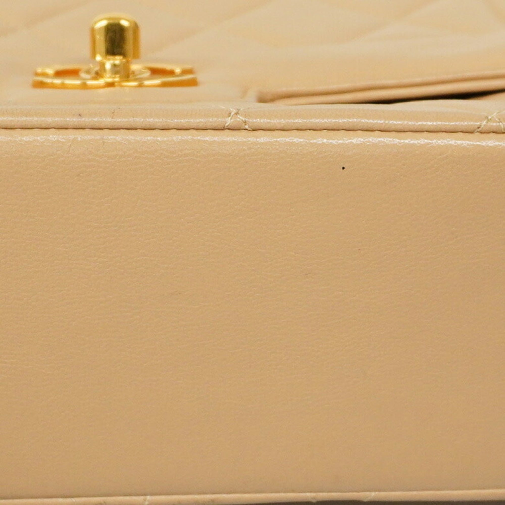 Chanel Beige Leather Shoulder Bag (Pre-Owned)
