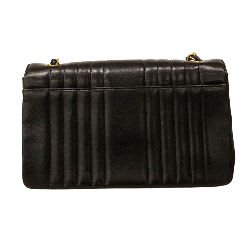 Chanel Black Leather Shoulder Bag (Pre-Owned)