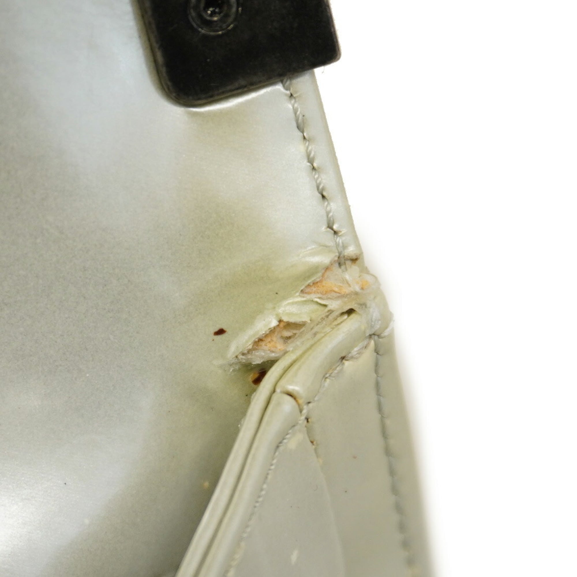 Chanel Gray Patent Leather Shoulder Bag (Pre-Owned)