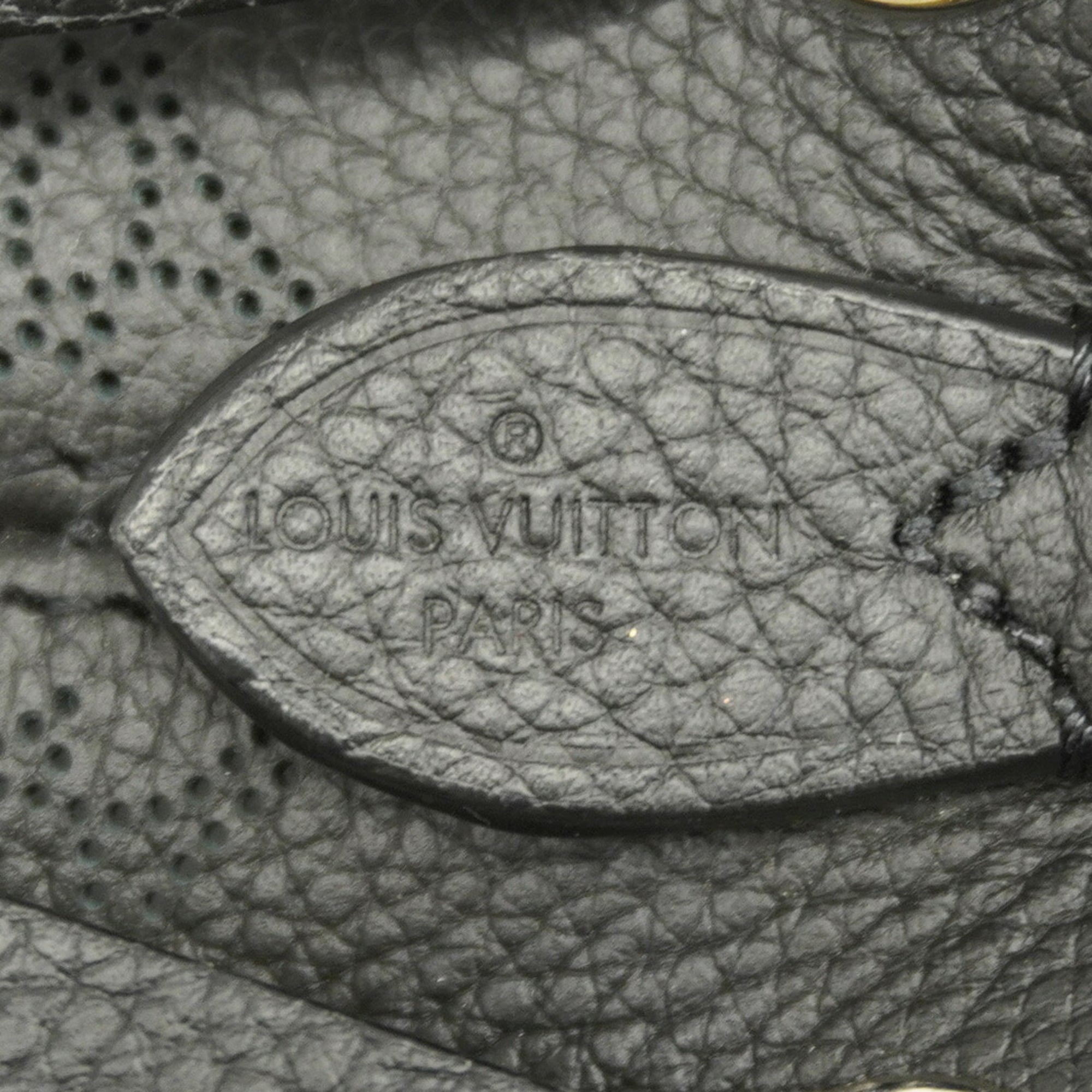 Louis Vuitton Noir Handbag (Pre-Owned)