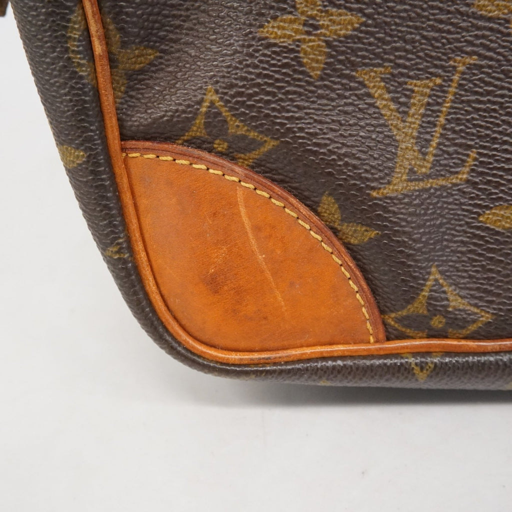 Louis Vuitton Brown Clutch Bag (Pre-Owned)