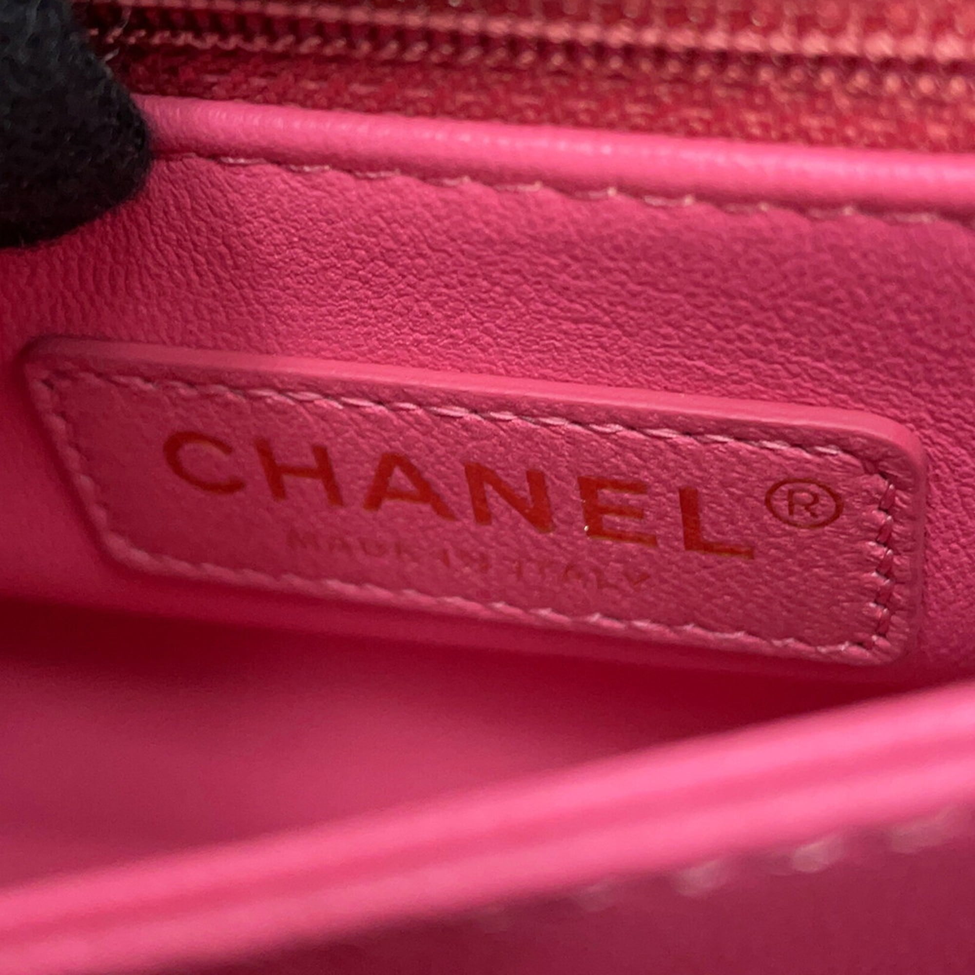 Chanel Matelasse Black Leather Handbag (Pre-Owned)