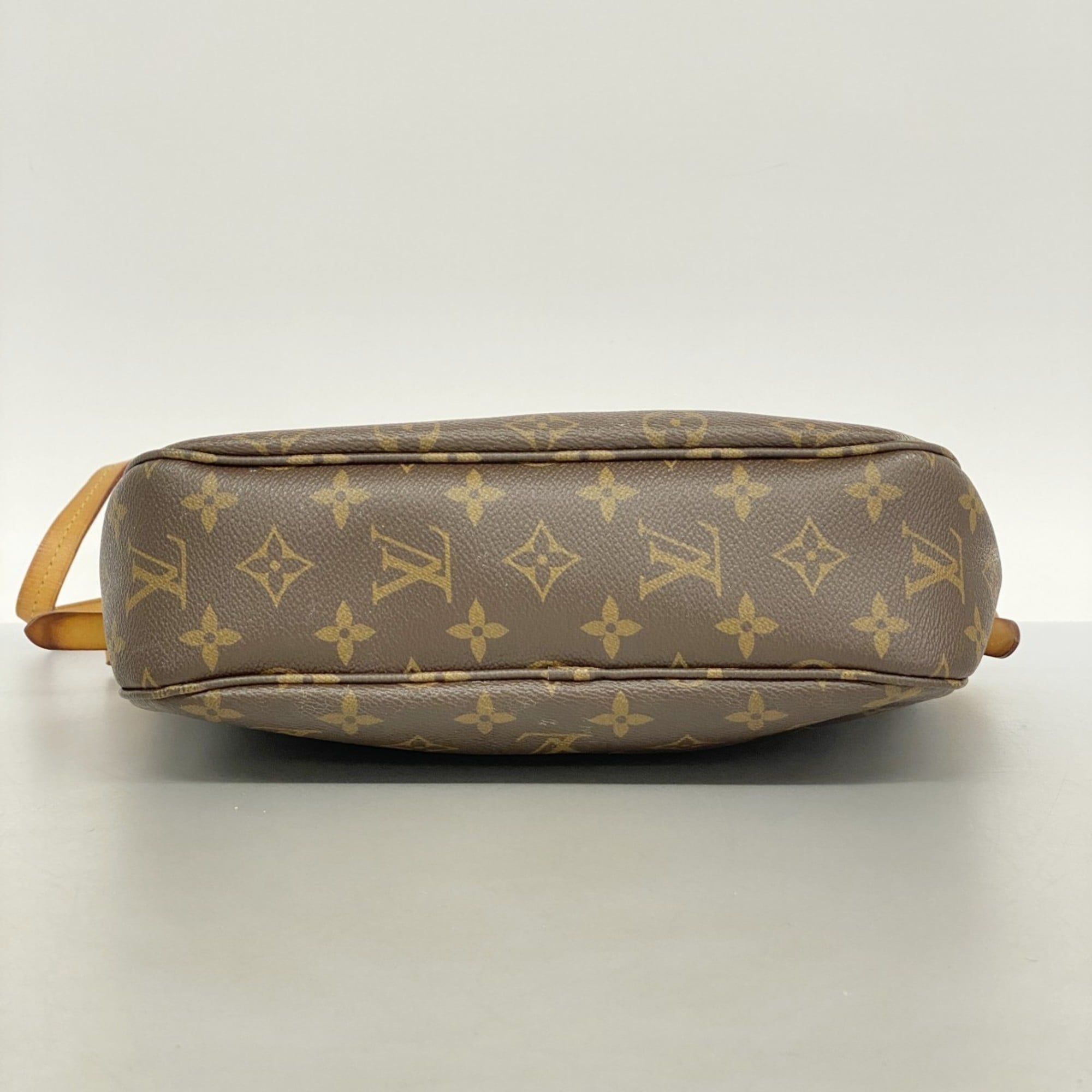 Louis Vuitton Brown Shoulder Bag (Pre-Owned)
