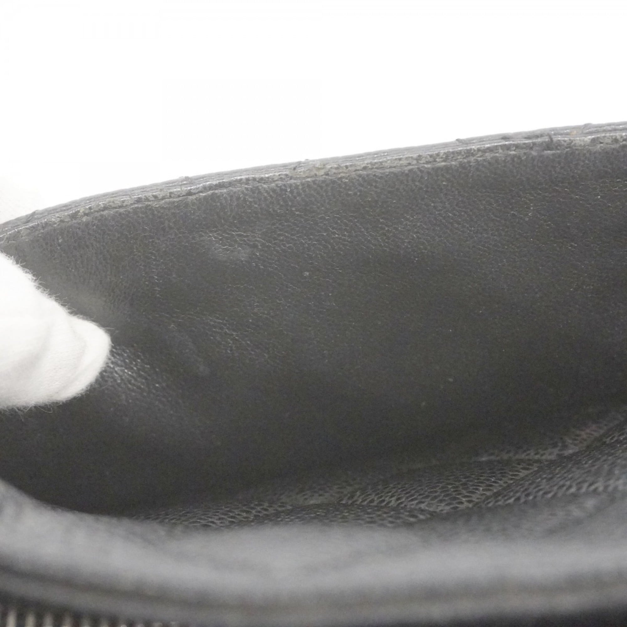 Chanel Black Grained Calfskin Shoulder Bag (Pre-Owned)