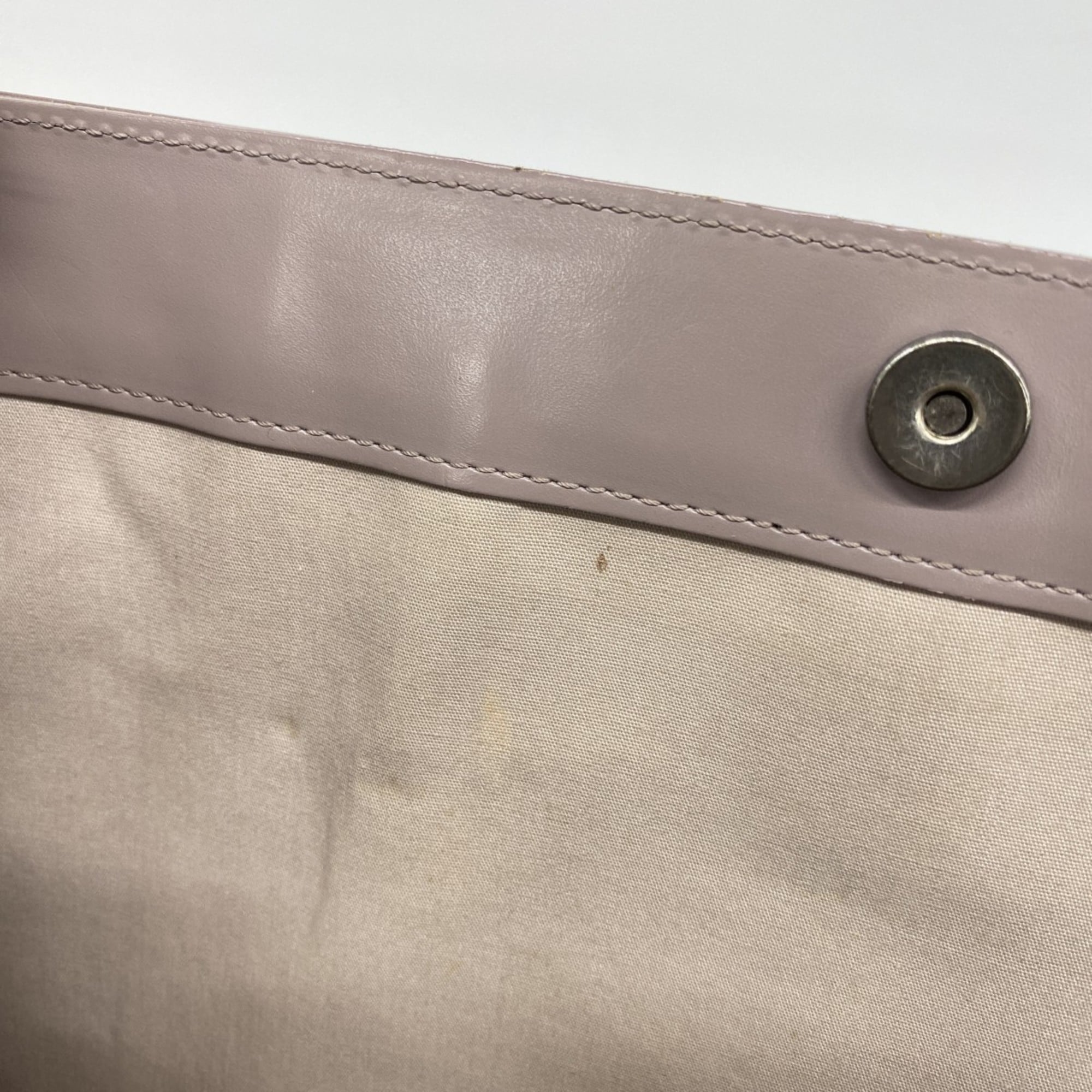 Louis Vuitton Lilac Shoulder Bag (Pre-Owned)