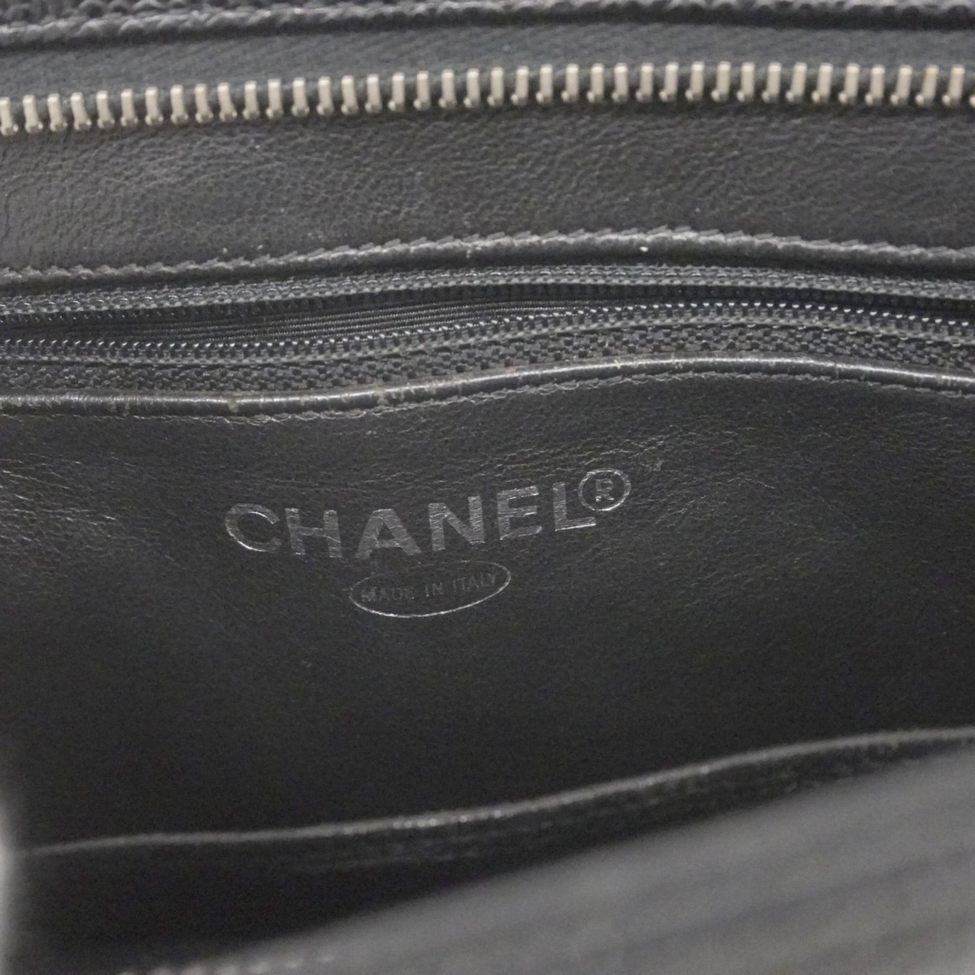 Chanel Black Grained Calfskin Shoulder Bag (Pre-Owned)